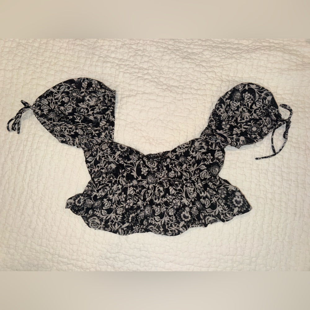 Olivaceous Black and White Floral Top